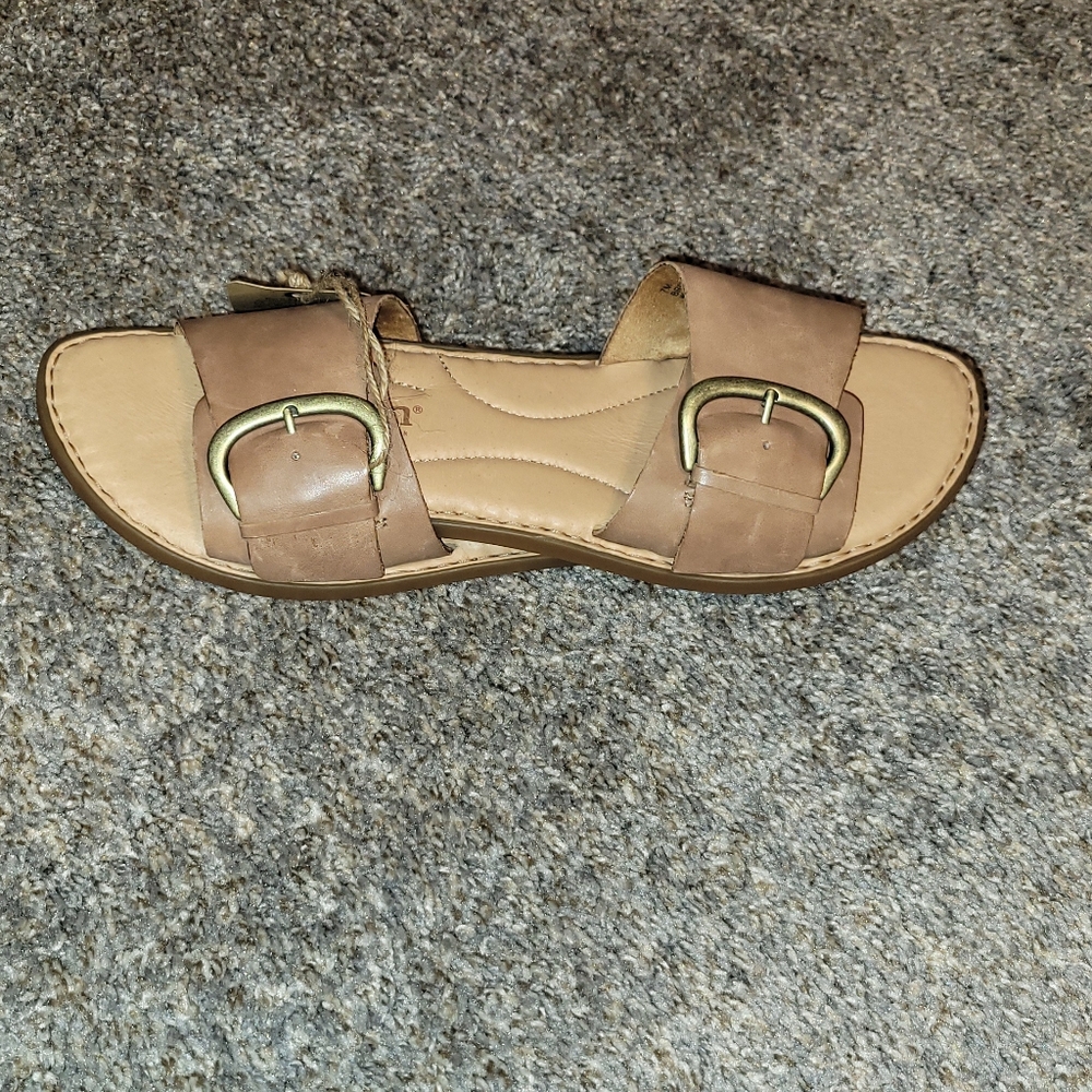 New without box BORN Leather buckle sandals